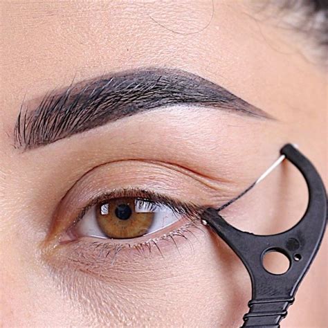 Eyeliner Hacks Using Unconventional Tools You Need To Try Now