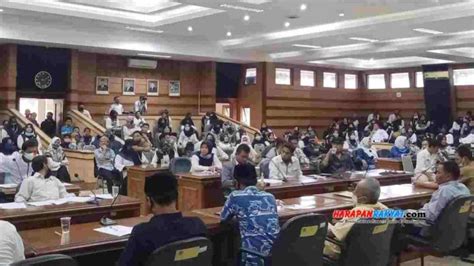 Contohnya mendapat kelulusan bertulis daripada pihak kementerian untuk pengecualian cukai. Geruduk DPRD, Guru Honorer di Tasikmalaya Minta Insentif ...
