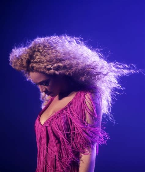 Beyonce Gets Pretty In Pink For 3 Night Concert In France Premieres