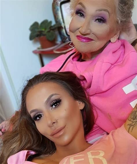 the granddaughter applied make up and turned her 80 year old grandmother into a real star