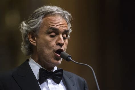 His voice as easily recognised as a signature, its mellow yet powerful tones resonate from 70 million records sold. Andrea Bocelli sul palco insieme al suo Matteo: "Che ...