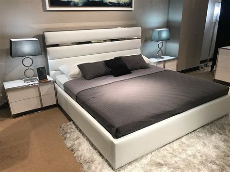 Add this item to favorites. White leatherette headboard bedroom set VG Bianca | Modern Bedroom Furniture