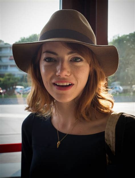 Emma Stone Laidback Style Fedora Hat Minimal Jewelry Simple Dress