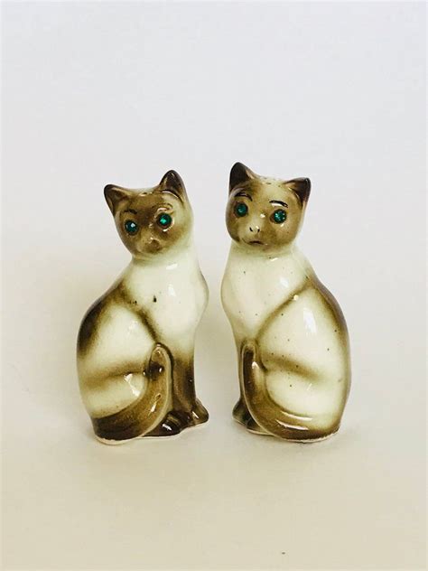 Natural living proponents and other fans of himalayan pinksalt lamps (hps lamps) claim that the negative salt ions released by heating can boost blood flow, improve sleep, increase levels of serotonin in the brain, and calm allergy or asthma symptoms. Siamese Cat Salt And Pepper Shakers Mid Century Made in ...