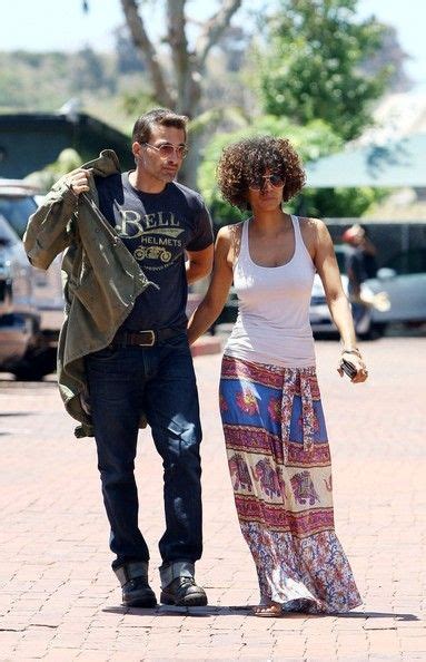 Halle Berry Tank Top Halle Berry Really Cute Outfits
