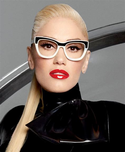 Gwen Stefani Glasses Gwen Stefani Needs Glasses Now My Vegas