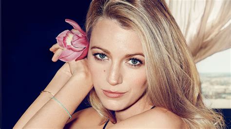 See the best gif wallpapers hd collection. Blake Lively Closeup Look Holding Flower In Her Hand HD ...