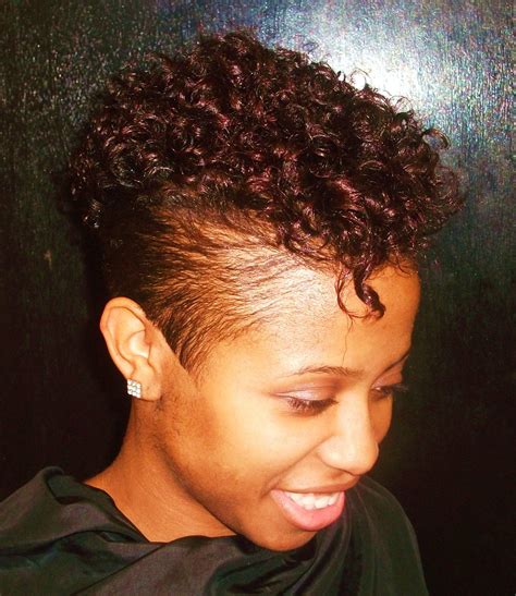 This way, you'll get the possibility to mix and match modern and retro elements into your hairdo. Pin by Charlene Hunter on Natural hairstyles | Mohawk ...