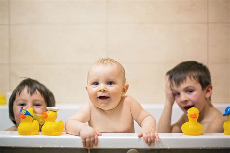 ¡descubre Cómo Hacer Un Baño Divertido Y Seguro Para Tus Hijos En Solo