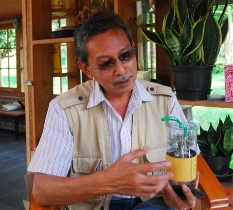Cerita rakyat pendek dan pesan moralnya bisa mengajari para pembaca untuk lebih mengenal kehidupan. 3 Pesan Moral Anggrek Rizal Djaafarer | Bebeja.com