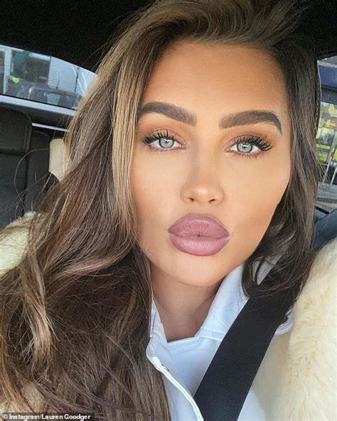 Lauren Goodger Shows Off Her Plump Pout In Glamorous Selfies Duk News