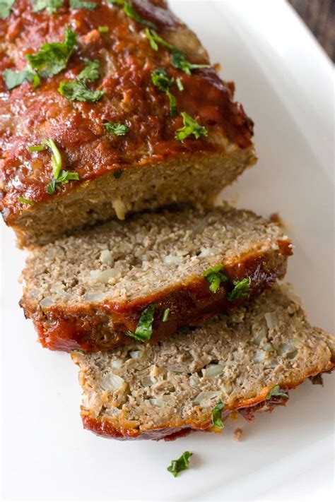 This meatloaf with oats is tender and flavorful. Looking for an easy recipe of meatloaf? Look no further! This Old Fashioned Meatloaf With Oats ...