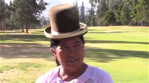 ⛳️🎩👗golf For Bolivia S Cholitas Top Hats And Polleras Youtube
