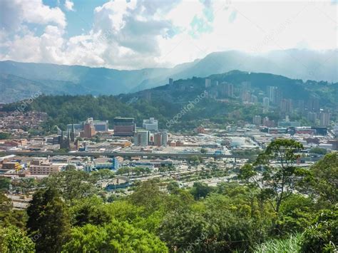 Vista Aérea De Medellín Desde Nutibara Hill 2022