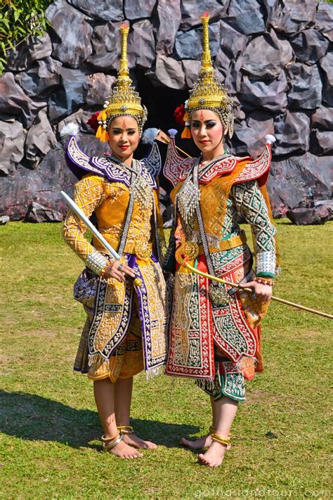 Traditional Thai Dancing Costumes Thailand National Costume Traditional Outfits Traditional