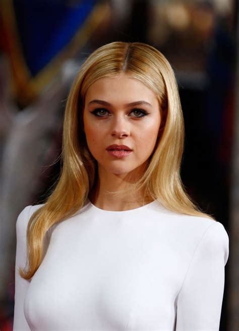 Hot Nicola Peltz Plays A Cracking Part In The New Transformers Age