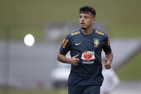 Another talented young brazilian who can also plug gaps in the midfield if your squad struggles with injuries and suspensions. Gabriel Menino testa positivo para covid-19 e vira mais um ...