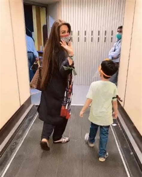 Actress Reema Khan Shared Beautiful Clicks With Her Son Reviewit Pk