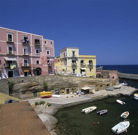 Læs anmeldelser af hotellerne som er skrevet af hotellets tidligere gæster, og vælg det bedste hoteltilbud til dit ophold. Italien: Ventotene - einsame Insel im Mittelmeer - Bilder ...