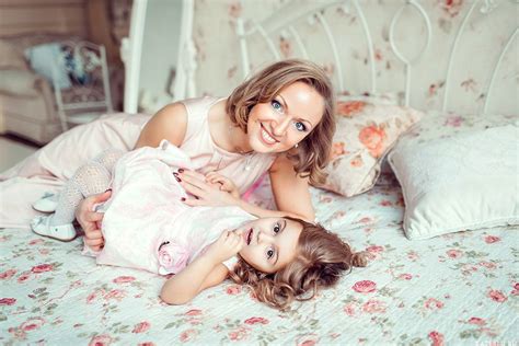 мама с дочкой в студии Мини фотосессии для влюбленных от студии Vanilla Vk Yandeximages