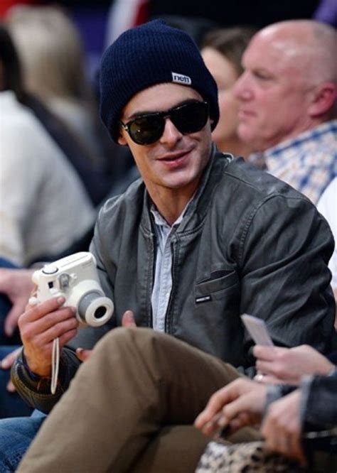 Zac Efron Wearing Toque At Lakers Game Zac Efron Zac Stylin