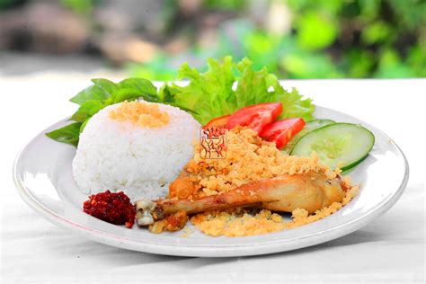 It's said that a trip to penang is not valid until you. Hasil gambar untuk ayam goreng + nasi + lalapan | Ayam ...