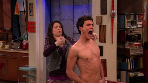 AusCAPS Drew Roy Shirtless In ICarly 2 16 IDate A Bad Boy II