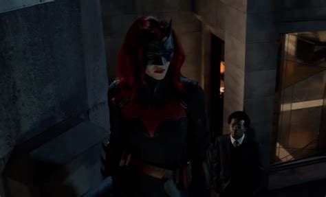 Batwoman Gets A New Trailer Ahead Of Sundays Premiere