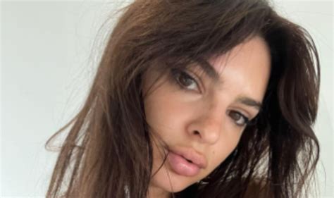 Emily Ratajkowski Leaves Little To The Imagination In Nude Work From Bed Snaps Celebrity