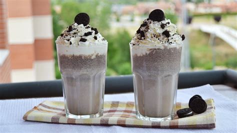 Oreo Vanilla Ice Cream Milkshake Easy Homemade Oreo Milkshake Recipe