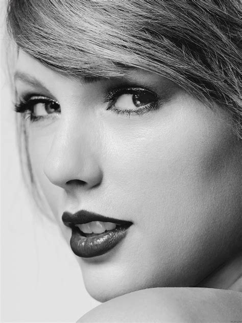Taylor Swift Nose Ring