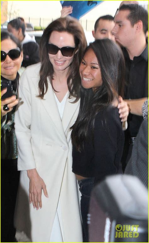 Photo Angelina Jolie Takes Time For Her Fans In Nyc Photo Just Jared