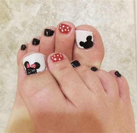 Mickey And Minnie Toes Mickey Nails Disney Toe Nails Minnie Mouse Nails