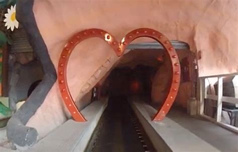 The Tunnel Of Love Was Americas Most Romantic Amusement Park