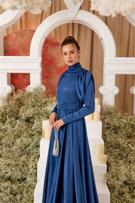 Omzu Büzgü Detaylı Saten Abiye Elbise Gece Mavisi Elbise Brightness Collection EMNORA