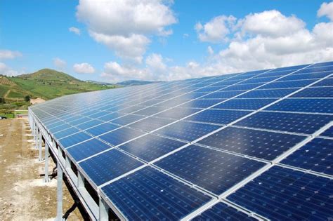 Um Painel Fotovoltaico Que Converte Luz Solar Educa