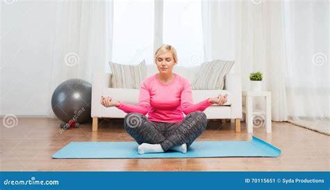 Happy Woman Stretching Leg On Mat At Home Stock Image Image Of Lifestyle Overweight 70115651