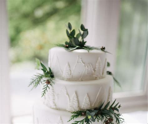 Wow Worthy Winter Wedding Cakes