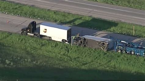 Ups Trailer Detaches Flips Over On I 41 In Washington County