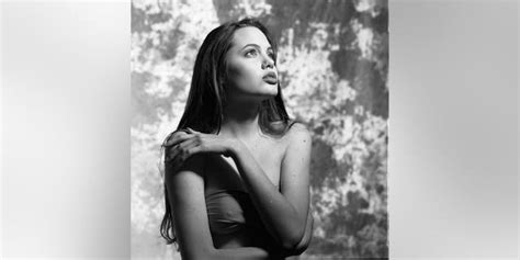 Angelina Jolie Teenage Modeling Photos Surface Star Poses In Underwear