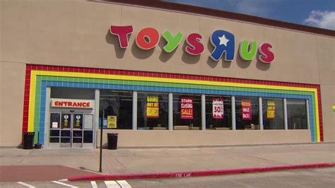 700 Empty Toys R Us Stores Who S Going To Fill Them