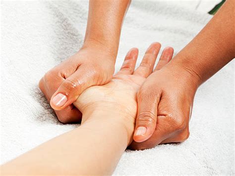 Massage Des Mains Banque Dimages Et Photos Libres De Droit Istock