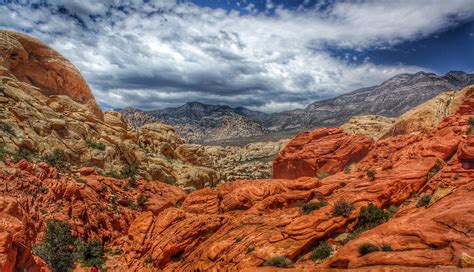Rock Climbing In The Red Rock Canyon Las Vegas Traveldigg Com