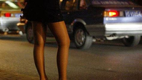 Sex Workers In Mumbais Red Light Area Struggle To Survive Amid Lockdown India News Zee News