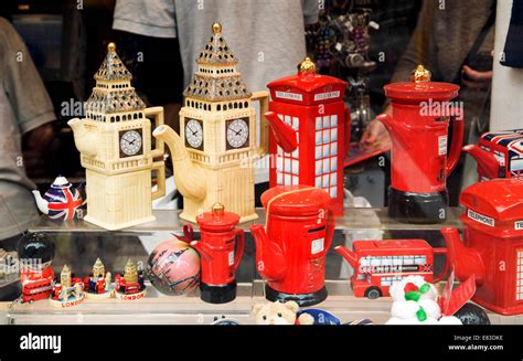 Souvenirs And Ts Of London In A Shop Window London Uk Stock Photo
