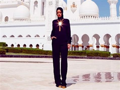 Rihanna Asked To Leave Mosque Following Abu Dhabi Photoshoot