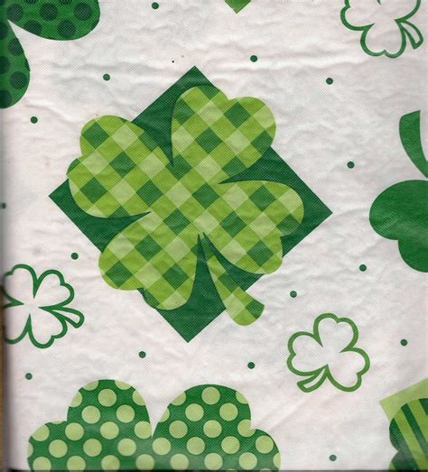 A Green And White Pattern With Shamrocks On It
