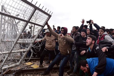 Thousands Of Migrants Backed Up At Greek Border As Europe S Refugee Crisis Worsens Los Angeles