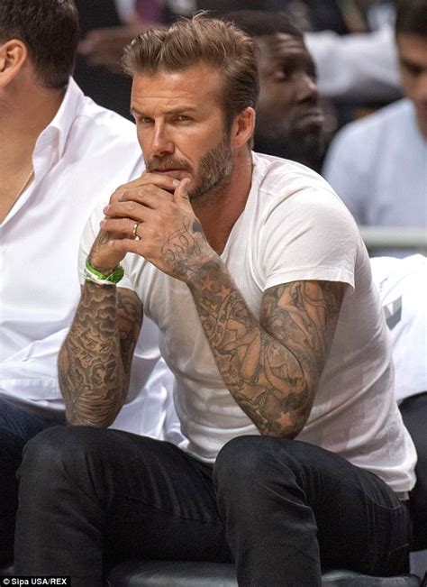 David Beckham Greeted By Fans At Miami Basketball Game Daily Mail Online