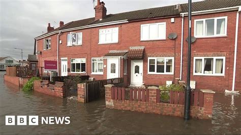 England Flooding Life On A Flooded Doncaster Street Bbc News